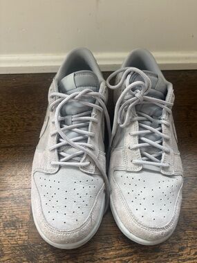 Nike Men's Low-Top Suede Sneakers in Light Gray